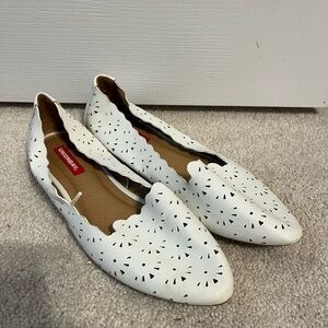 Unionbay Women's White Flats Size 9